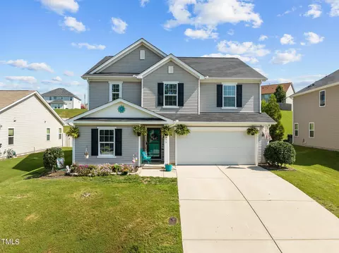 479 Rolling Meadows Dr, Clayton, NC 27527