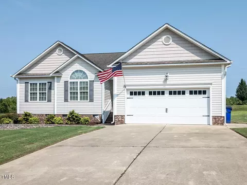 104 Willmont Ct, Benson, NC 27504 photo 2