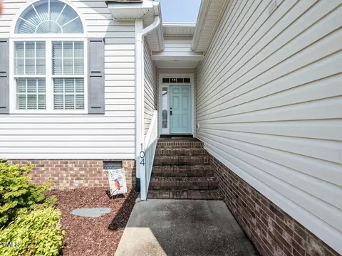 104 Willmont Ct, Benson, NC 27504 photo 3