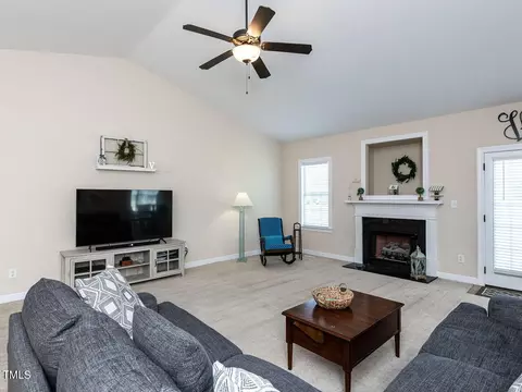 104 Willmont Ct, Benson, NC 27504 photo 5
