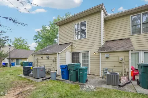 902 Gatehouse Ln, Durham, NC 27707 photo 17