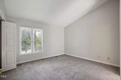 902 Gatehouse Ln, Durham, NC 27707 photo 9