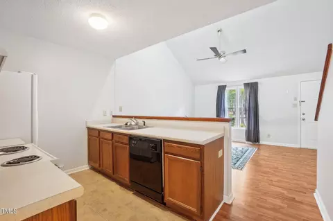 902 Gatehouse Ln, Durham, NC 27707 photo 6