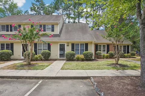 902 Gatehouse Ln, Durham, NC 27707