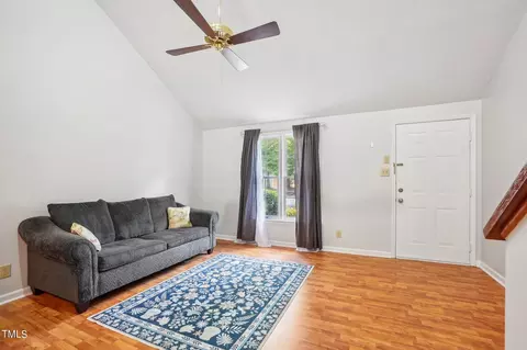 902 Gatehouse Ln, Durham, NC 27707 photo 4
