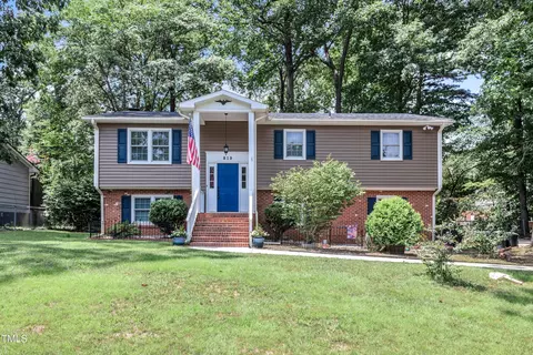 819 Roanoke Dr, Cary, NC 27513