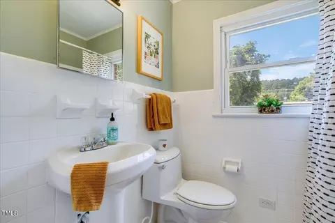 Bath - 4425 Ryan St, Durham, NC 27704 photo 1 of 2
