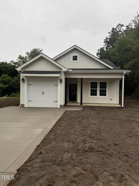 323 W Harnett St, Benson, NC 27504