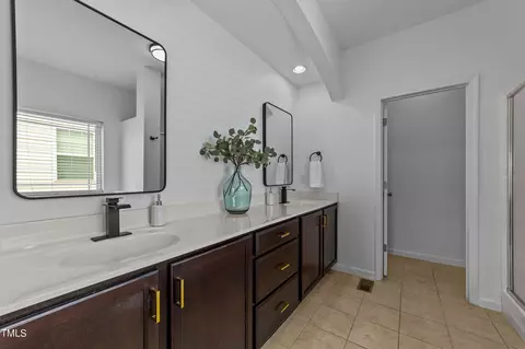 Bath - 3014 September Dr, Durham, NC 27703 photo 3 of 5