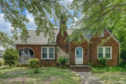 1215 Richardson Dr, Reidsville, NC 27320