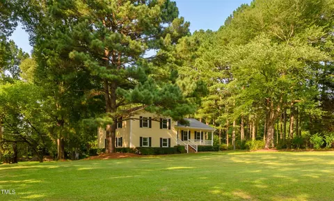 145 Rolling Acres Rd, Youngsville, NC 27596