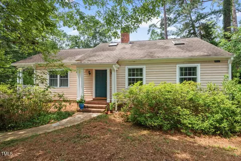 16 Rogerson Dr, Chapel Hill, NC 27517