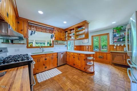 Kitchen - 4621 Erwin Rd, Durham, NC 27705 photo 4 of 4