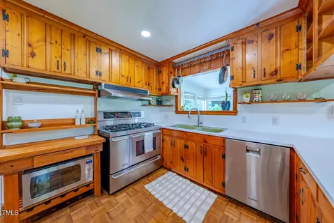 Kitchen - 4621 Erwin Rd, Durham, NC 27705 photo 3 of 4