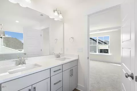 Bath - 82 Gander Dr, Benson, NC 27504 photo 1 of 3