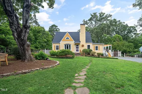 11 Oakwood Dr, Chapel Hill, NC 27517
