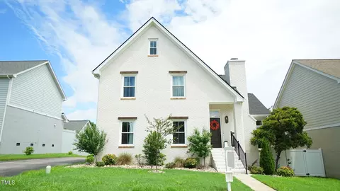 124 Cumberland Green Dr, Cary, NC 27513