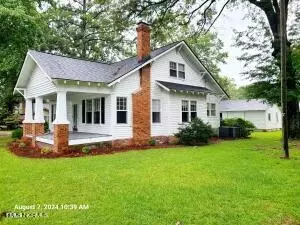 706 W Roseoboro St, Roseboro, NC 28382