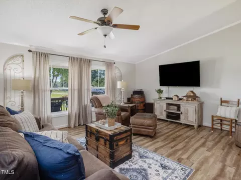 Living - 694 Sellars Rd, Cameron, NC 28326 photo 2 of 4
