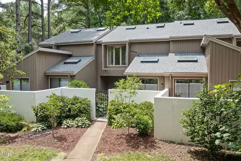 21 Vauxhall Pl, Chapel Hill, NC 27517