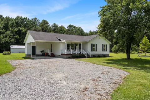 402 Lucas Rd, Dunn, NC 28334 photo 2
