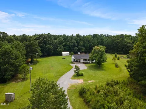 402 Lucas Rd, Dunn, NC 28334 photo 3