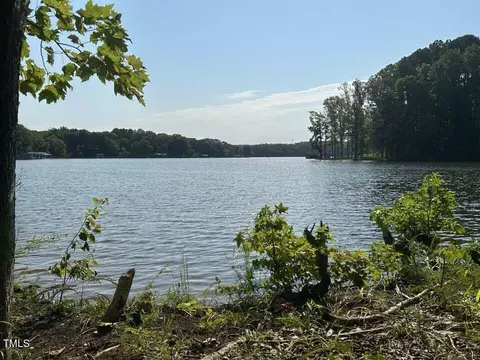 76 Ruddy Duck Ln, Leasburg, NC 27291