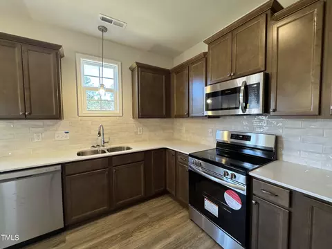97 Mapledale Ct, Benson, NC 27504 photo 7
