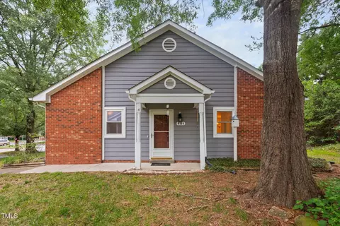 401 Huntington Park Dr, Morrisville, NC 27560