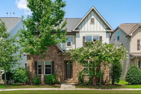 3918 Overcup Oak Ln, Cary, NC 27519