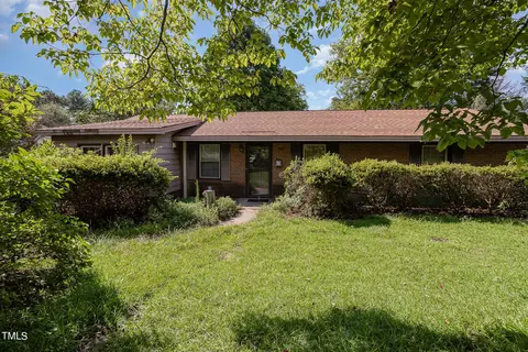 1611 Crescent Dr, Spring Lake, NC 28390