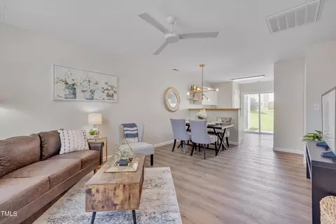 6101 Osprey Cove Dr, Raleigh, NC 27604