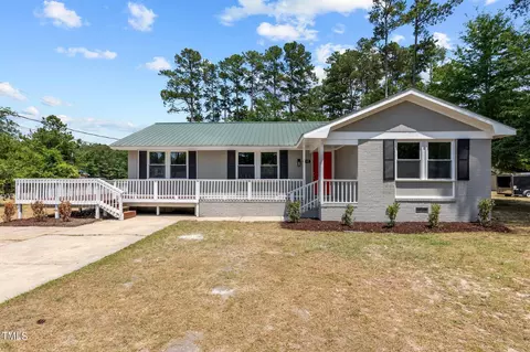 712 N Jackson St, Raeford, NC 28376