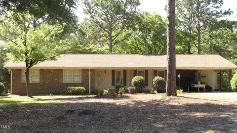 376 Hennings Dr, Vass, NC 28394