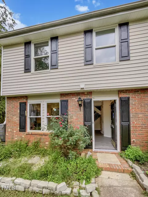 146 Luxon Pl, Cary, NC 27513