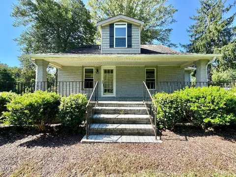 714 Oxford Rd, Roxboro, NC 27573