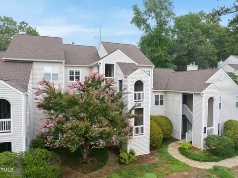 6020 Winterpointe Ln #202, Raleigh, NC 27606