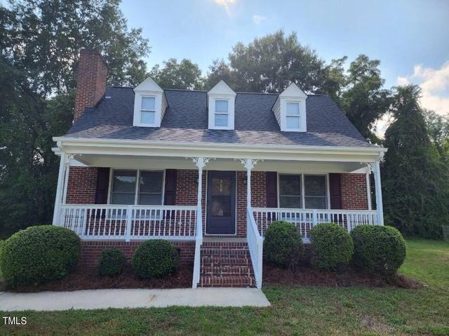 808 Starfield Ct, Fuquay Varina, NC 27526