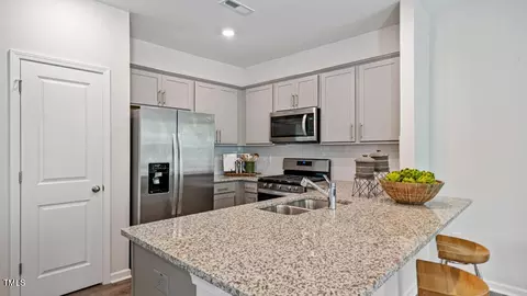 Kitchen - 533 Belgian Red Way, Wake Forest, NC 27587 photo 4 of 5
