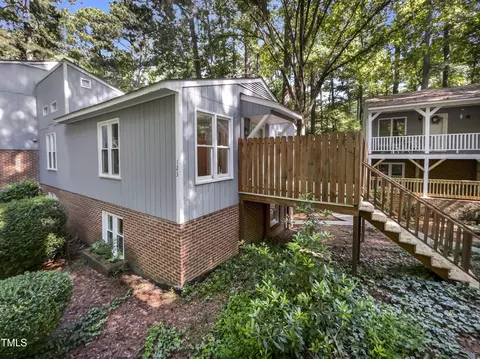 123 Carmichael Ct, Cary, NC 27511