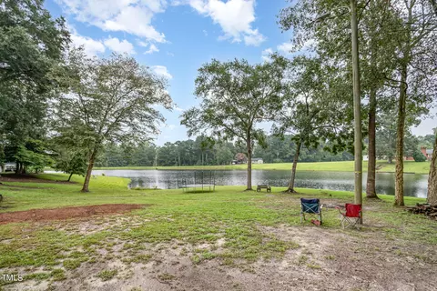 285 Melvabrook Dr, Clinton, NC 28328