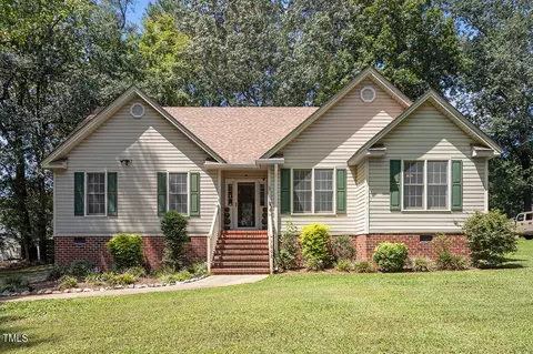 1602 Deerwalk Dr, Rocky Mount, NC 27804
