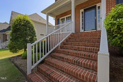 Exterior - 7 Upton Ct, Durham, NC 27713 photo 4 of 14