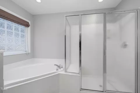 Bath - 7 Upton Ct, Durham, NC 27713 photo 4 of 6