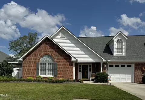 109 Chadbury Dr, Dunn, NC 28334