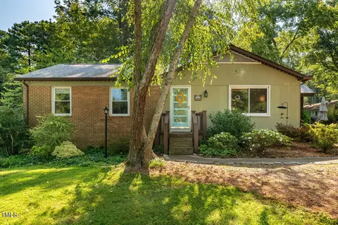 6004 Caledonia St, Raleigh, NC 27609