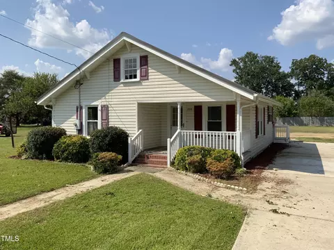 235 E Jackson St, Coats, NC 27521