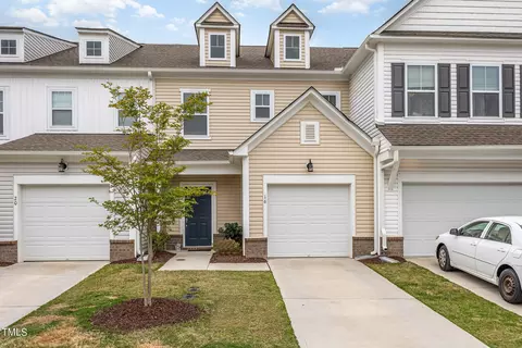 16 Little Leaf Ln, Clayton, NC 27527