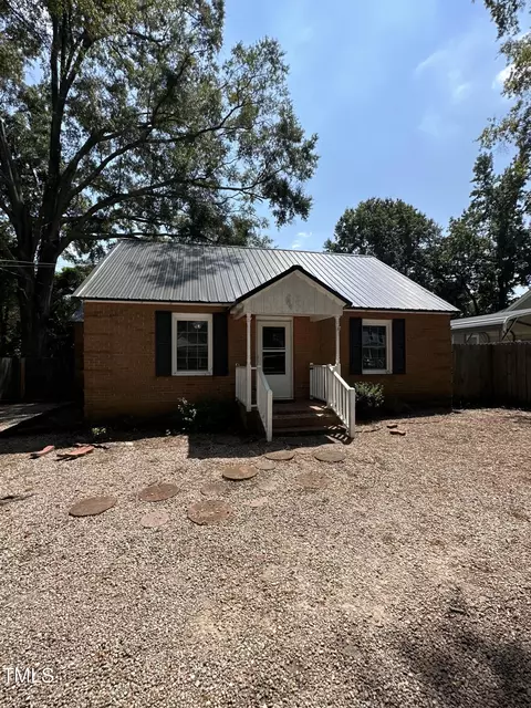 209 W Sycamore St, Zebulon, NC 27597