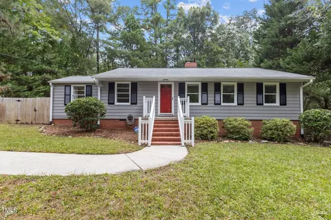 4 Friar Ln, Chapel Hill, NC 27517